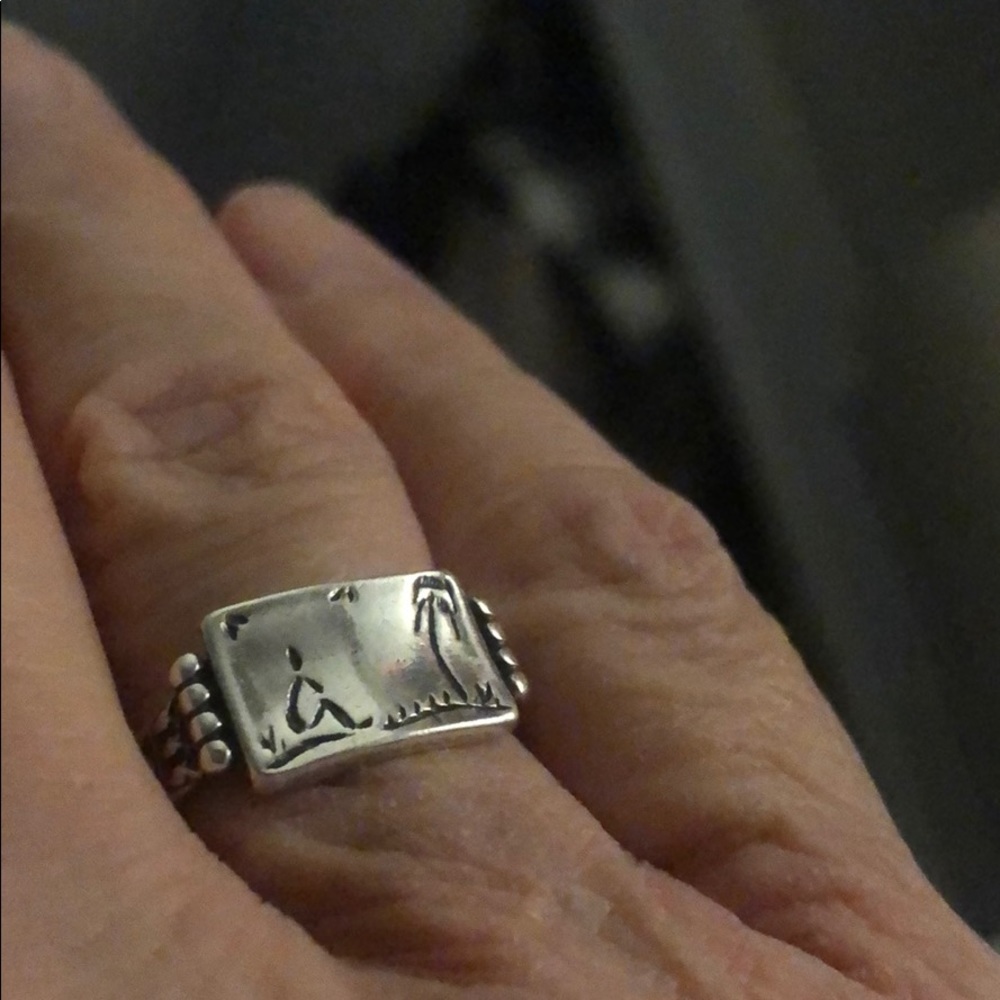 Sterling Slver ring sz 8. Stamped.Ltl beach scene